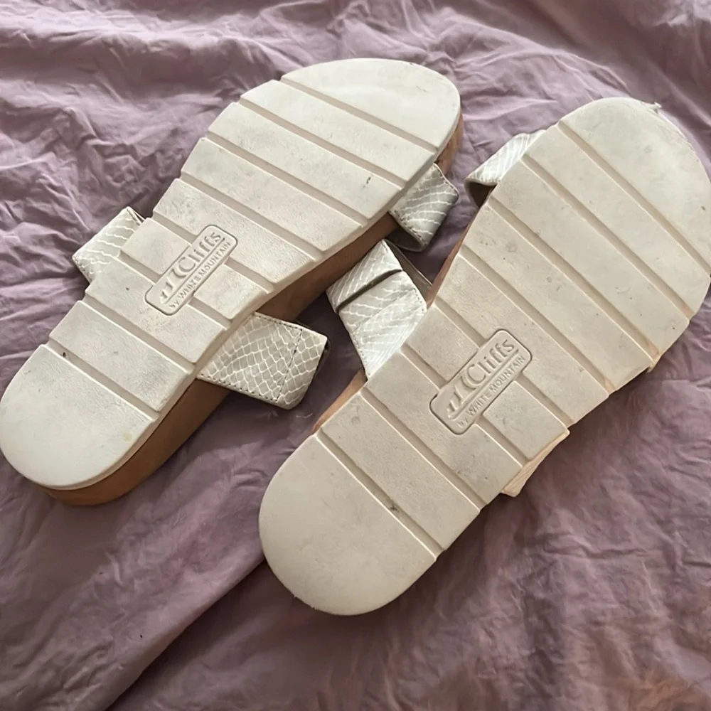 Sandals - Picture 2 of 4